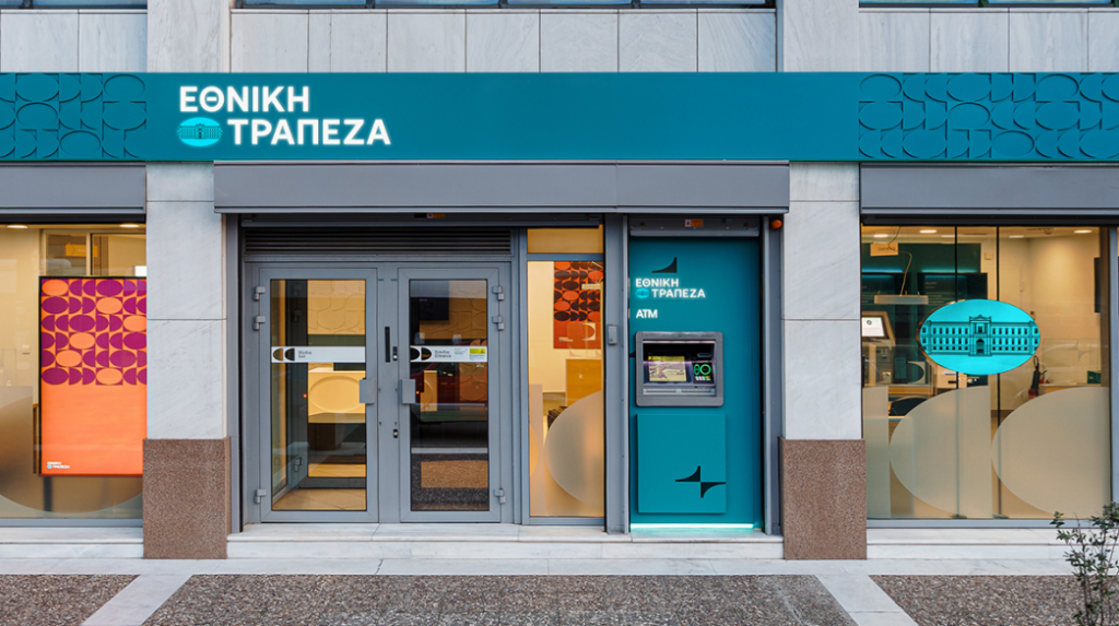Εθνική Τράπεζα: Πόσο κοστίζει στους πελάτες η σιωπηλή αλλαγή των λογαριασμών τους