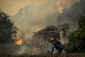 Φενεός Κορινθίας: Δύο εργάτες στον εισαγγελέα για εμπρησμό από αμέλεια