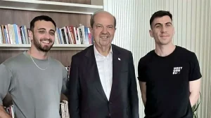 Έντονες αντιδράσεις σε Κύπρο και Ελλάδα: Ευρωβουλευτής πήρε συνέντευξη από τον Ερσίν Τατάρ στα κατεχόμενα
