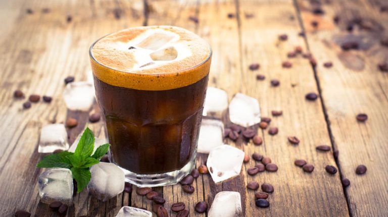 Ο Τραμπ ακριβαίνει τον Freddo Espresso