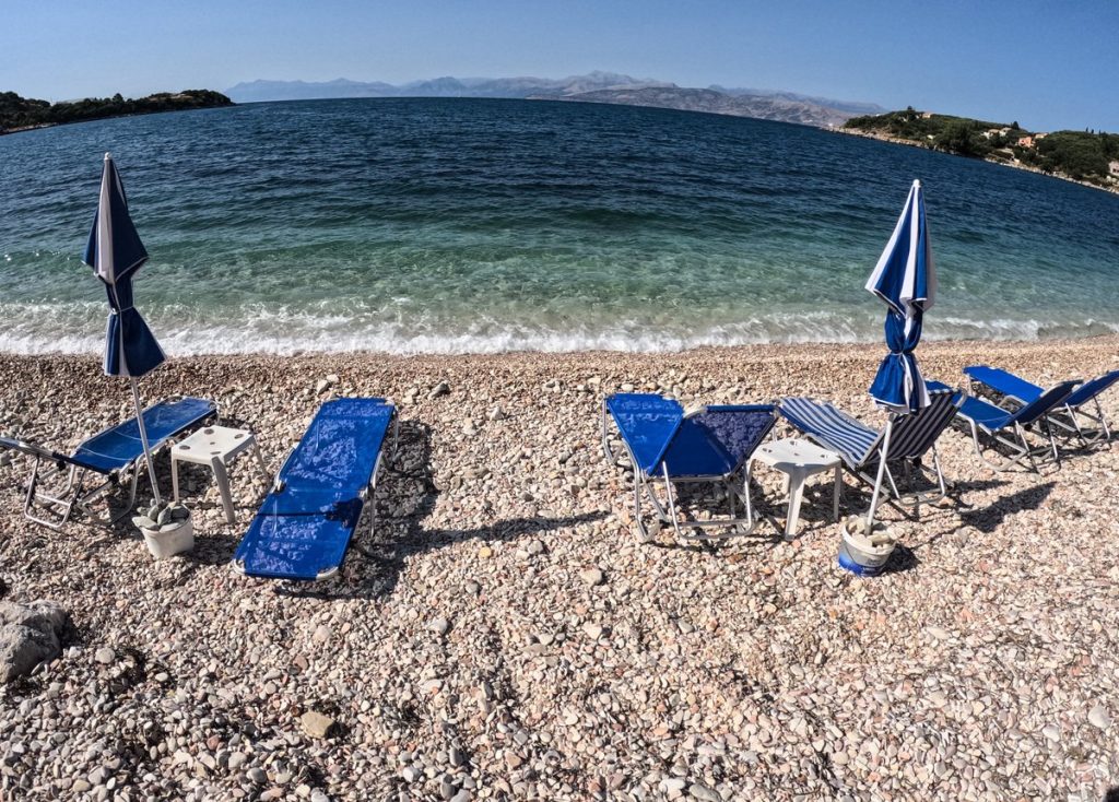Καλοκαίρι στην Αττική: Οι παραλίες που έχουν γίνει πόλος έλξης για χιλιάδες επισκέπτες