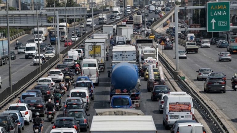 Καραμπόλα πέντε οχημάτων στην άνοδο του Κηφισού