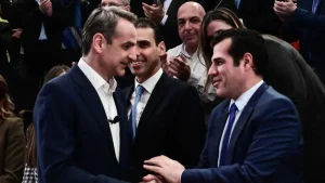 Έκτακτη συνάντηση Μητσοτάκη-Πλεύρη στο Μαξίμου