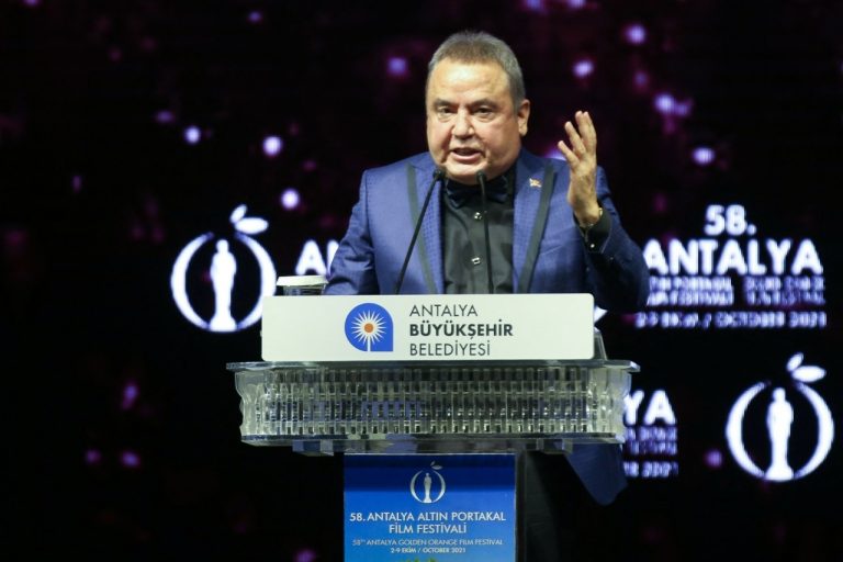 Τουρκία: Παύση του δημάρχου Αττάλειας για υπόθεση διαφθοράς