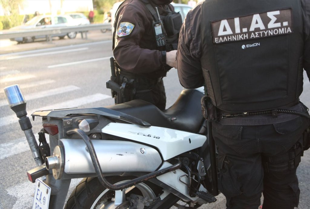 Λάρισα: Άνδρας χτύπησε με κουτουλιά αστυνομικό της ΔΙΑΣ