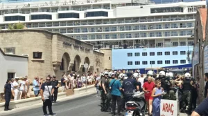 Ρόδος: Ένταση και προσαγωγές στο λιμάνι λόγω άφιξης Ισραηλινών τουριστών
