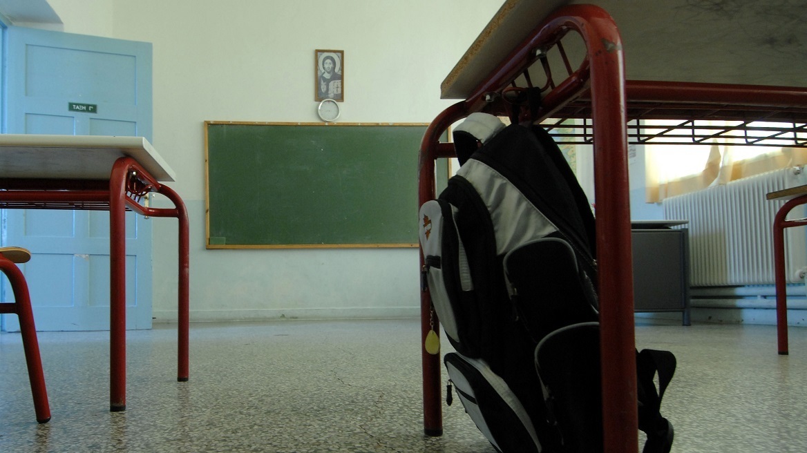 «Δώσε μου τα λεφτά σου»: 12χρονος απείλησε συμμαθητή του με σουγιά στον Βόλο