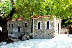 Τραγωδία στην Πάτρα: 67χρονος κατέρρευσε και πέθανε μέσα στην εκκλησία