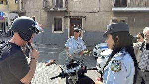 ΕΛ.ΑΣ.: Πάνω από 3.000 πρόστιμα για μη χρήση κράνους σε μία εβδομάδα