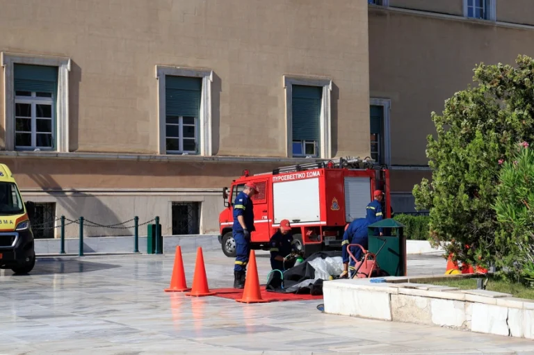 Συναγερμός στη Βουλή: Ύποπτος φάκελος με σκόνη εντοπίστηκε σε εξωτερικό χώρο