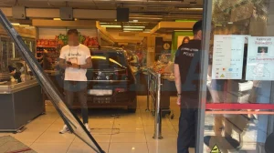 Όχημα εισέβαλε σε σούπερ μάρκετ στην Πέτρου Ράλλη