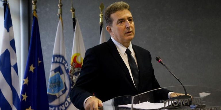 Χρυσοχοΐδης: Σύλληψη σε όποιον εμποδίζει τη νόμιμη είσοδο πολιτών τρίτων χωρών