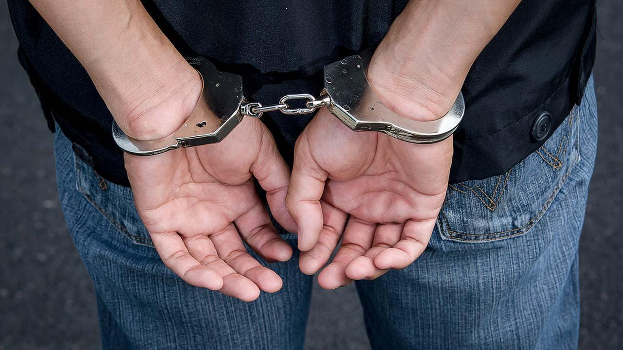 Κρήτη: Σύλληψη Βρετανού τουρίστα για ενδοοικογενειακή βία