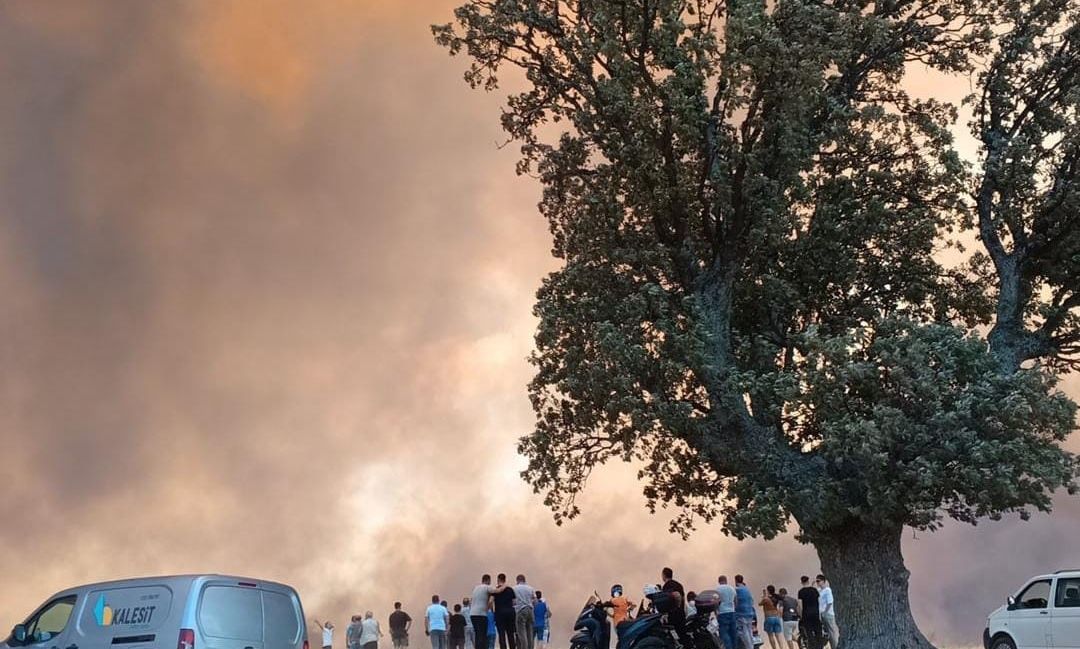 Φλέγεται η Μεσόγειος: Φωτιά στο Τσανάκαλε – Έκλεισαν τα Δαρδανέλια