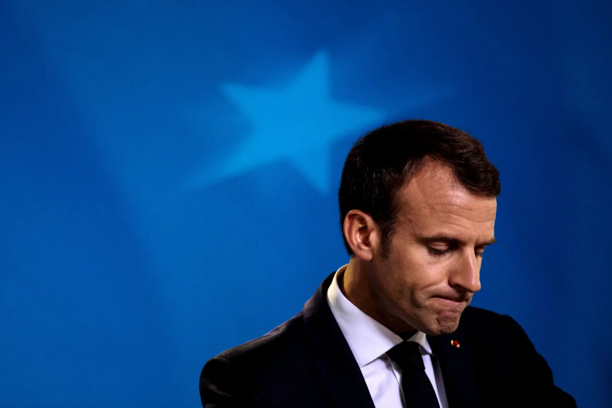 «Πύργος της Βαβέλ» η κυβέρνηση στην Γαλλία – Υπό κατάρρευση ο Μπαϊρού