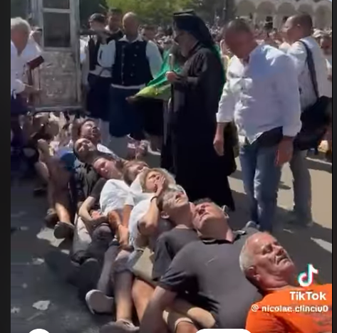 ΣΟΚ στην Κεφαλονιά! Πιστός «δαιμονισμένος» άρχισε να ουρλιάζει στη λιτανεία του Αγίου Γερασίμου