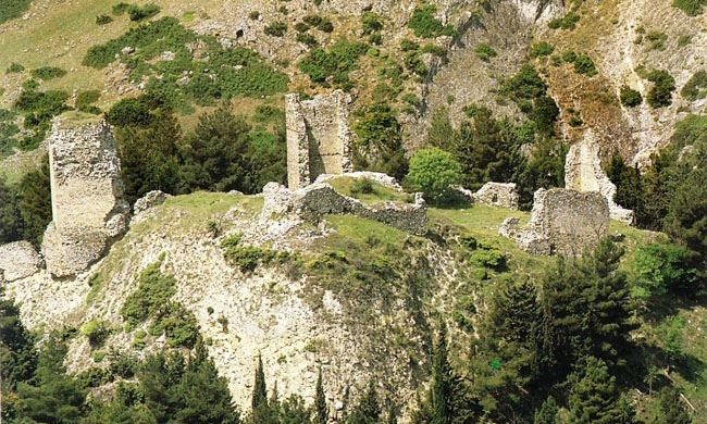 Κοζάνη: 48χρονος απειλούσε να αυτοκτονήσει από τα Κάστρα Σερβίων