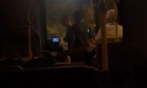 Βίντεο- σοκ: Επιβάτης επιτέθηκε σε οδηγό λεωφορείου