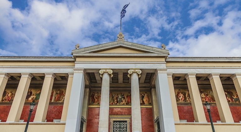 Gov.gr: Πώς θα εκδώσετε το πτυχίο σας σε 7 βήματα