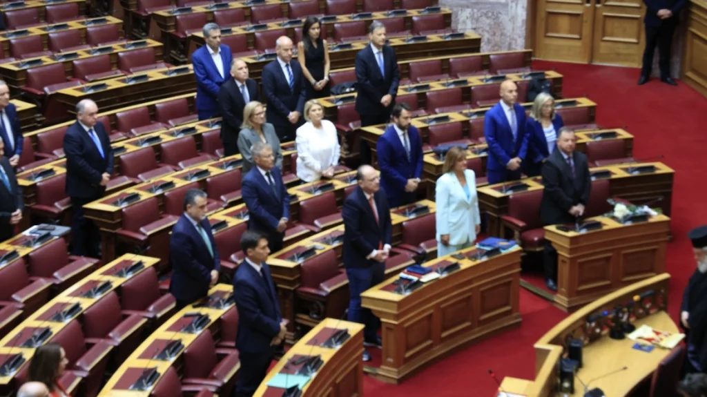 Βουλή: Τιμή στη μνήμη του Απόστολου Βεσυρόπουλου με ενός λεπτού σιγή