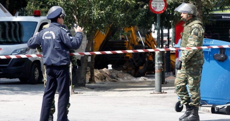 Παλαιό Φάληρο: Στρατιωτικό βλήμα «πάγωσε» την κυκλοφορία