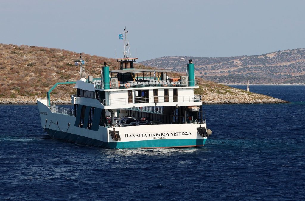 Νέα Στύρα: Ξεκίνησε η απομάκρυνση οχημάτων από το πλοίο
