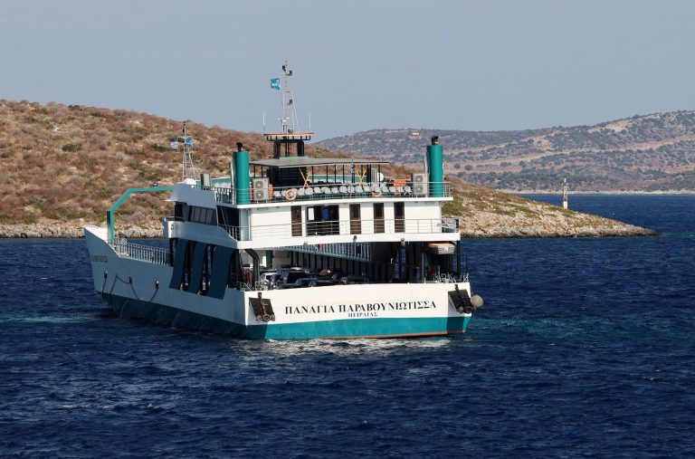 Νέα Στύρα: Ξεκίνησε η απομάκρυνση οχημάτων από το πλοίο