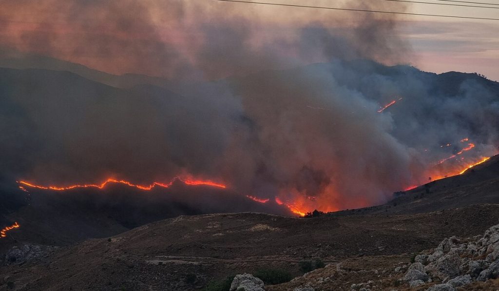 Χίος: Συγκλονιστικές εικόνες καταστροφής μετά τη φωτιά