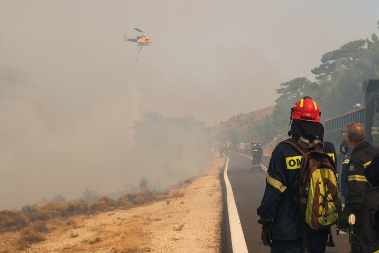 Φωτιά σε εργοστάσιο στον Ασπρόπυργο – Επιχειρεί η Πυροσβεστική