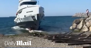 Ολοκαίνουργιο γιοτ βυθίστηκε λίγα λεπτά μετά την καθέλκυση στην Τουρκία (vid)