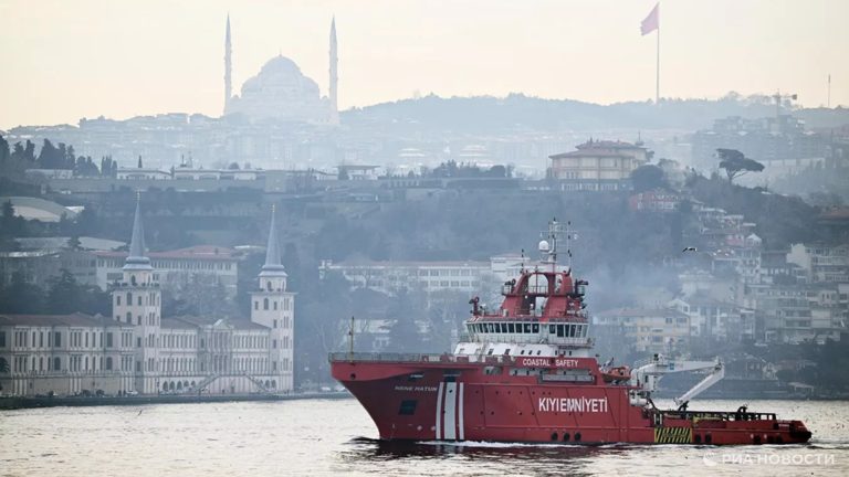 Μποτιλιάρισμα στον Βόσπορο: 70 πλοία εγκλωβίστηκαν λόγω βλάβης
