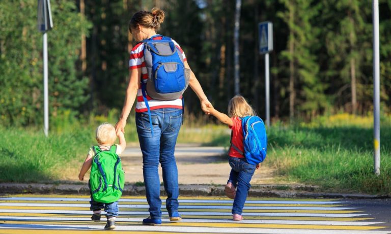 4 μέρες άδεια μετ’ αποδοχών μόνο για γονείς- Πότε μπορεί να χρησιμοποιηθεί
