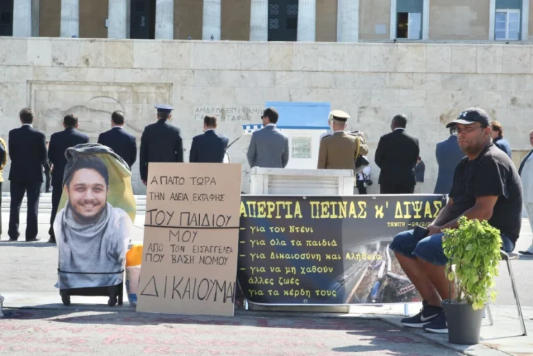 Μια εβδομάδα απεργίας πείνας έξω από τη Βουλή