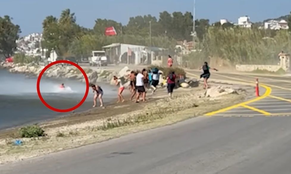 Viral Video-Σκιάθος: Αεροπλάνο “παρέσυρε” βαλίτσες και λουόμενους