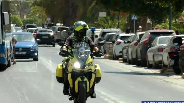 Μάχη για τη ζωή του δίνει 47χρονος διασώστης του ΕΚΑΒ μετά από τροχαίο στην Καλλιθέα