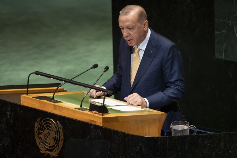 Ακάθεκτος Ερντογάν: Ακύρωσε το ραντεβού (και) με την Μελόνι