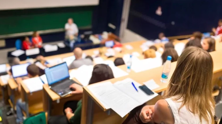 Περιφέρεια Ιονίων Νήσων: Οικονομική ενίσχυση 4.000€ σε πρωτοετείς φοιτητές με χαμηλό εισόδημα