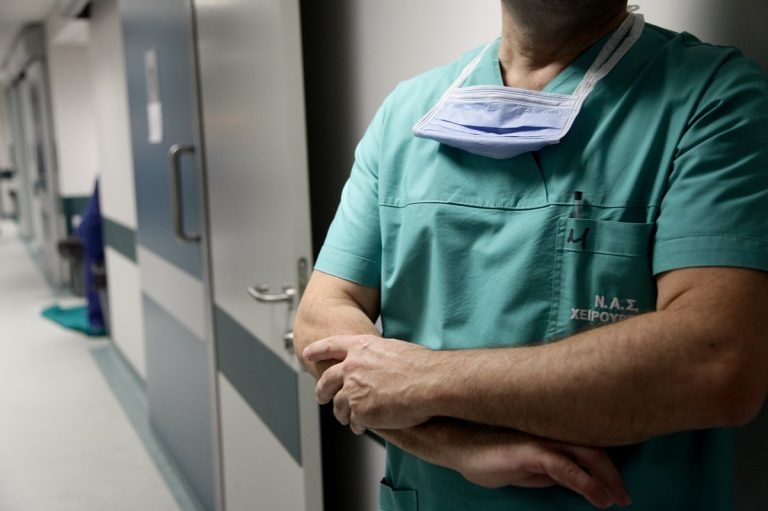 Θεσσαλονίκη: Καταδικάστηκε 52χρονος γιατρός που ζήτησε «φακελάκι» 100 ευρώ από καρκινοπαθή