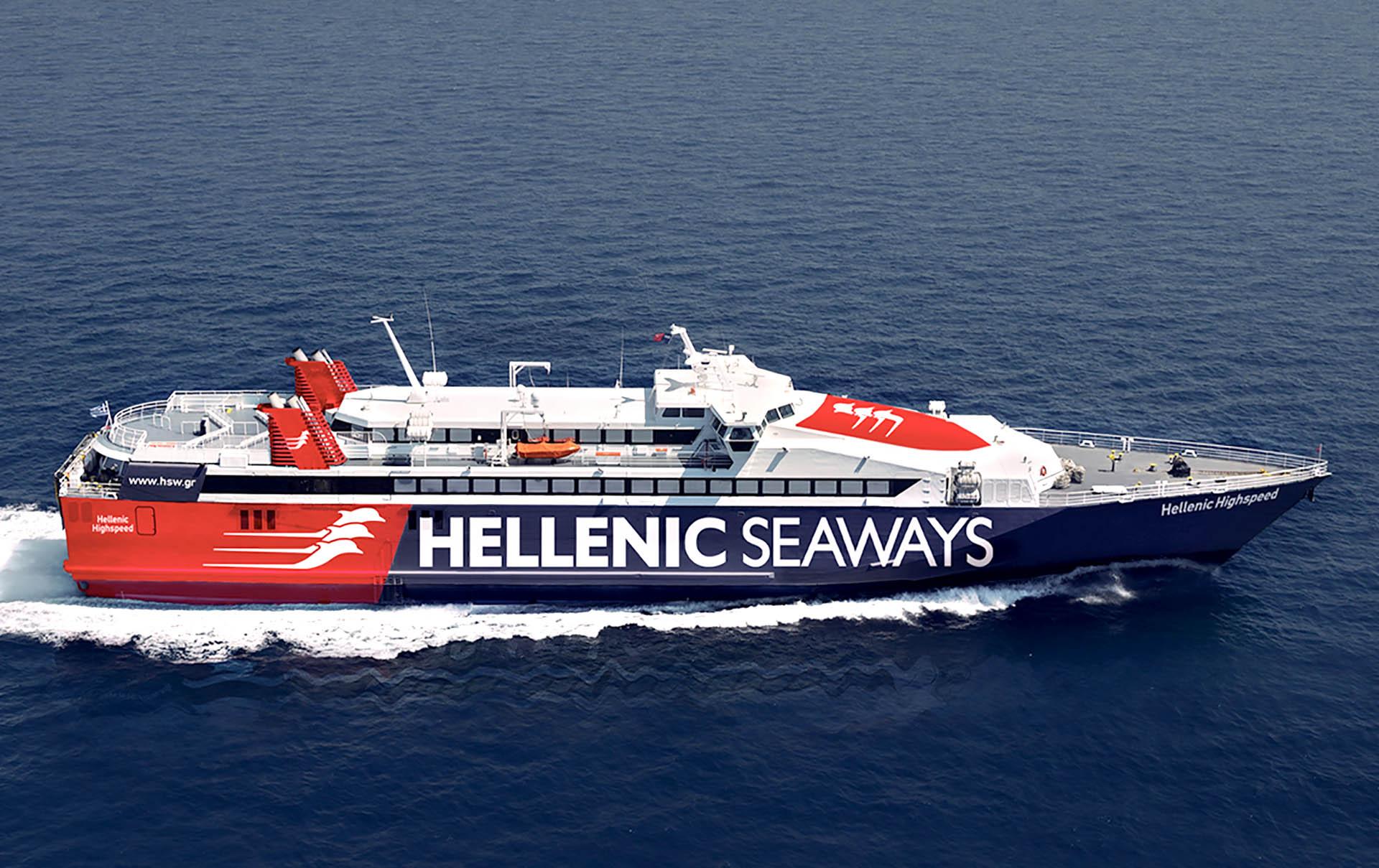 Βίντεο Highspeed: Θεαματική μανούβρα στο λιμάνι της Νάξου