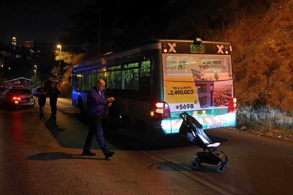 Ιερουσαλήμ: Επίθεση με πυροβολισμούς σε τραμ και λεωφορείο – 15 τραυματίες