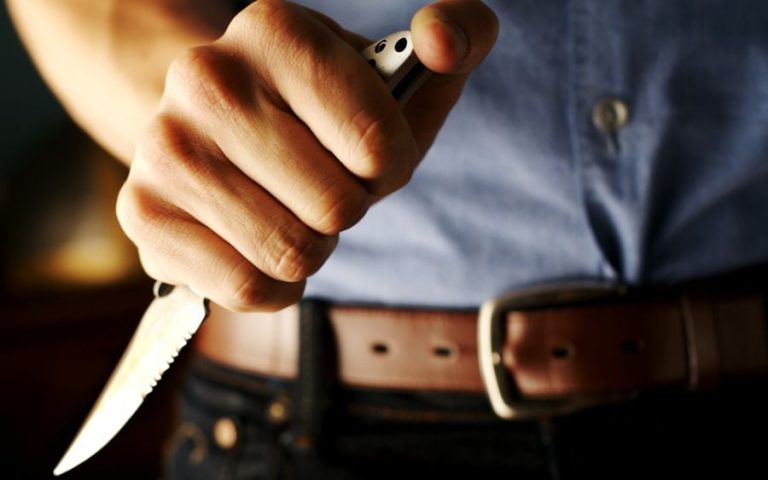 Πάτρα: Τον μαχαίρωσε και εξαφανίστηκε!