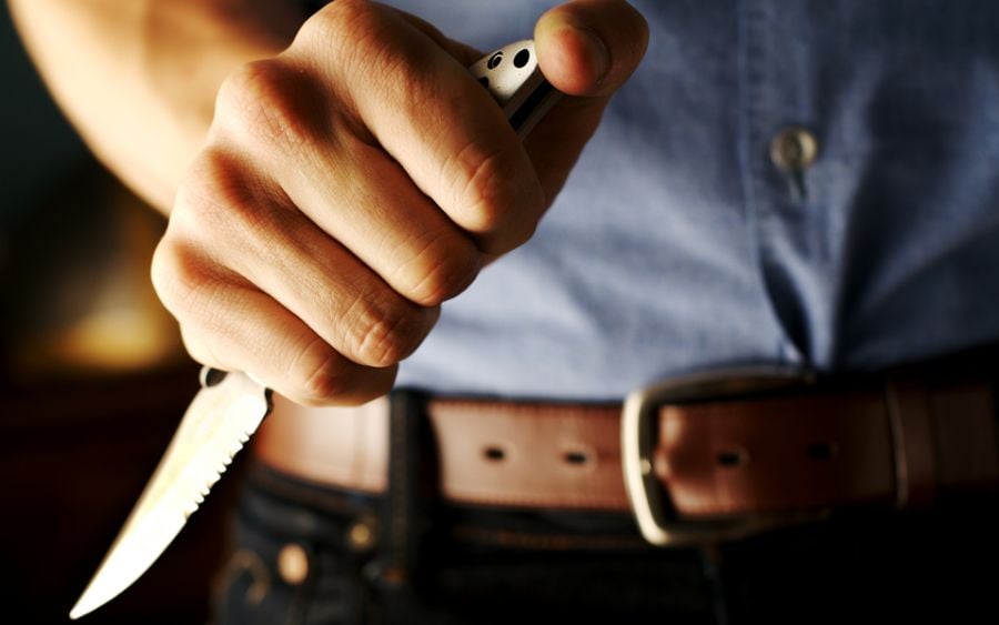 Πάτρα: Τον μαχαίρωσε και εξαφανίστηκε!
