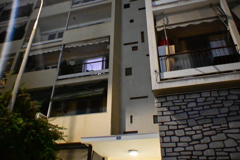 Τραγωδία στα Πατήσια: 34χρονη μητέρα πέθανε την ώρα που γεννούσε στο σπίτι της