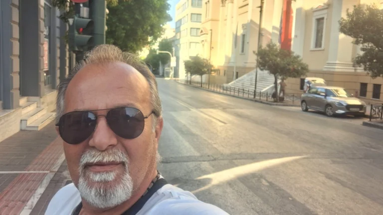 Κατέρρευσε εν ώρα ρεπορτάζ ο καμεραμάν του ΑΝΤ1 Γιώργος Παυλάκης