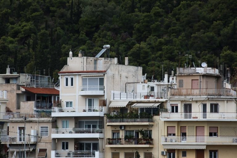 Τι αλλάζει σε αυθαίρετα και οικοδομικές άδειες- Οι νέες προθεσμίες