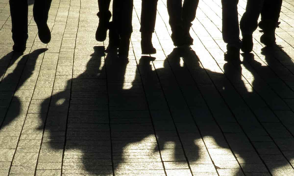 Συμμορία ανηλίκων άρπαζε βίαια χρυσές αλυσίδες σε σταθμούς ΗΣΑΠ