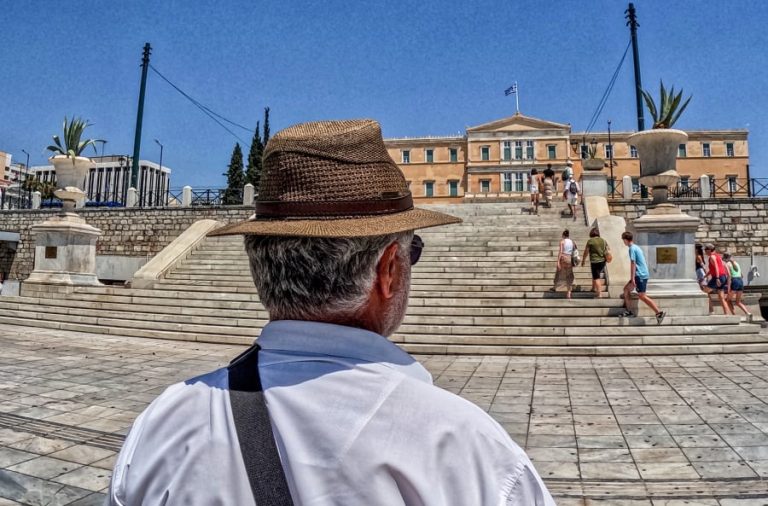 Συντάξεις: Τι αλλάζει για Δημόσιο, ΙΚΑ, ΟΑΕΕ, αγρότες και ελεύθερους επαγγελματίες