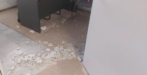 Δήμος Αθηναίων: Καταρρέουν τα ταβάνια στα ιατρεία – ΕΙΚΟΝΕΣ