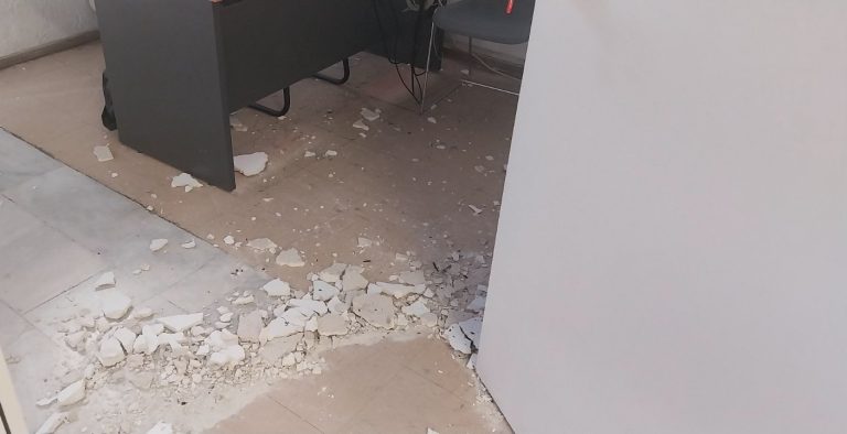 Δήμος Αθηναίων: Καταρρέουν τα ταβάνια στα ιατρεία – ΕΙΚΟΝΕΣ