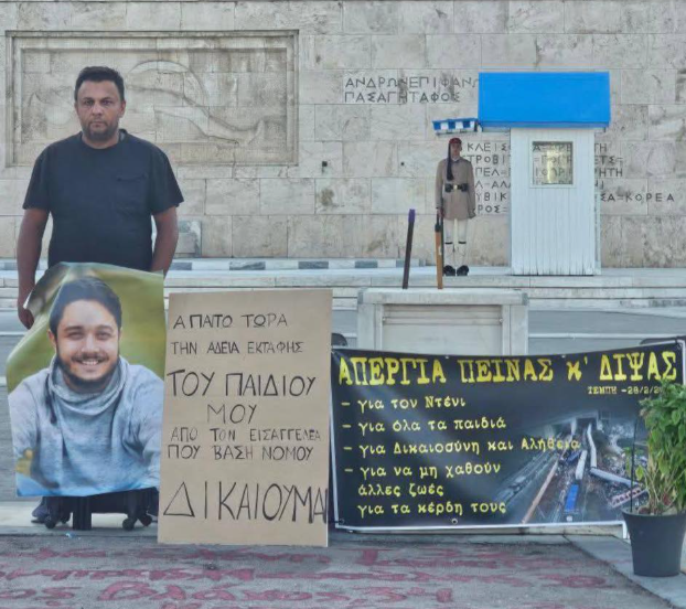 Τέμπη: Πατέρας θύματος σε απεργία πείνας και δίψας στο Σύνταγμα